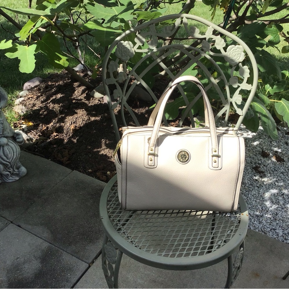 Anne Klein, vintage doctor bag/ tote bag, beige, medium size. - Picture 2 of 6